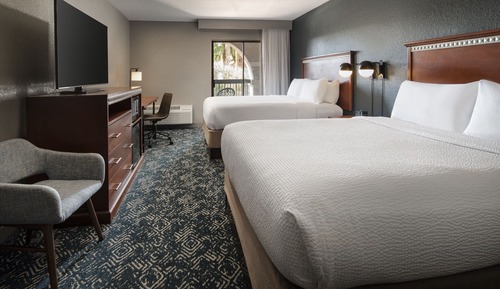 Traditional Room, 2 Queen Beds (Mobility/Hearing Access, Roll-In Shwr)