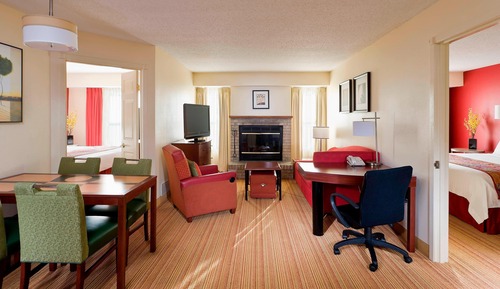 Suite, 2 Bedrooms, Fireplace (Mobility/Hearing Access, Roll-in Shwr)