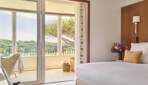 Deluxe Room, Poolside