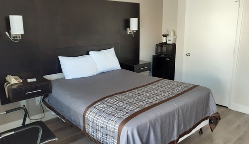 Standard Room, 1 Queen Bed