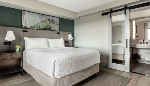 Room, 1 King Bed, Accessible (Roll-In Shower, Moderno Del Sur)