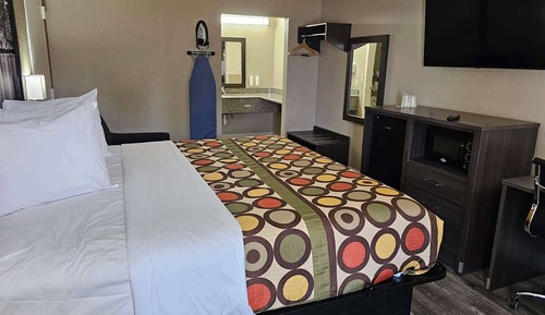 Room, 1 King Bed, Accessible, Non Smoking (Mobility, Bathtub w/Grab Bars)