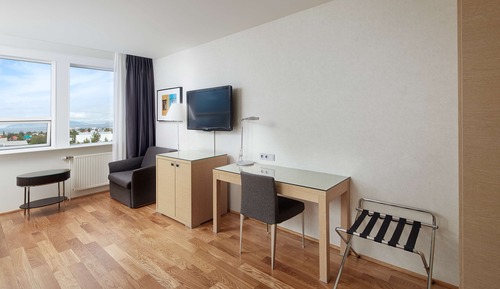 Family Room, Connecting Rooms