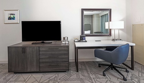 Deluxe Suite, 1 King Bed (2 Rooms)