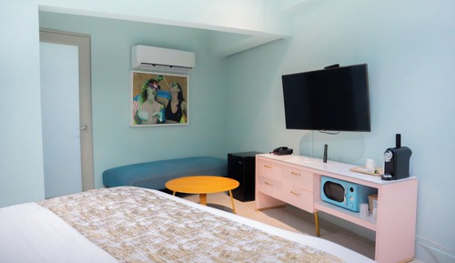 Standard Room, 1 King Bed, Roll-in Shower, Ground Floor