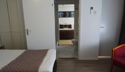 Bungalow, Garden Area