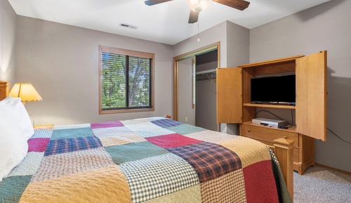2-BD Waterfront Walk-In Condo - 605