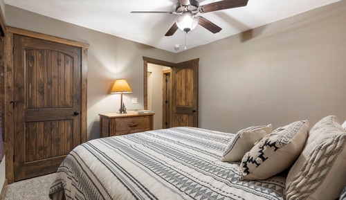 4-BD Waterfront Condo - Walk-In Level - 506