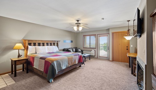 1-BD Lake View Condo - Walk-In Level - 1507B