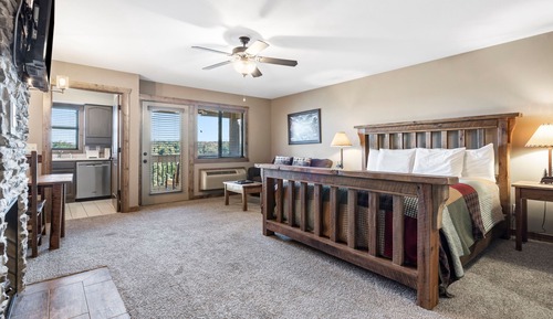 2-BD Lake View Condo - Penthouse Suite - 1116