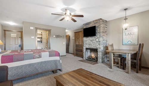 2-BD Lake View Condo - Walk-In Level - 1108