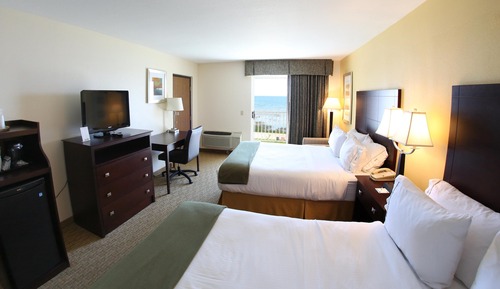 Standard Room, 2 Queen Beds, Lake View