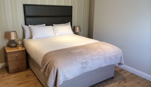 Superior Studio, 1 Double Bed, Annex Building (No lift access, £200 security deposit)