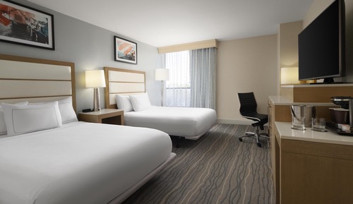 Room, 2 Queen Beds, Roll-in Shower (Mobility, Hearing)