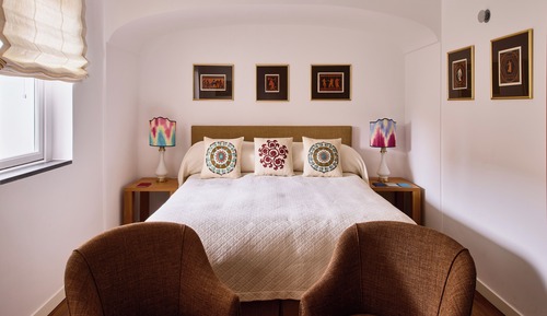 Room (Courtyard room)