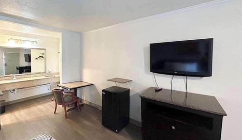 Standard Room, 1 King Bed, Non Smoking, Kitchen