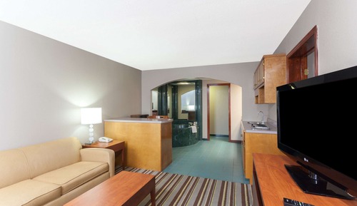 Suite, 1 King Bed, Non Smoking (One-Bedroom)