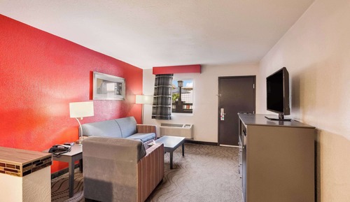 Suite, Non Smoking, Hot Tub (2 Queen Beds & 1 Sofa Bed)