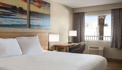 Room, 1 King Bed, Non Smoking (Pets Welcome)