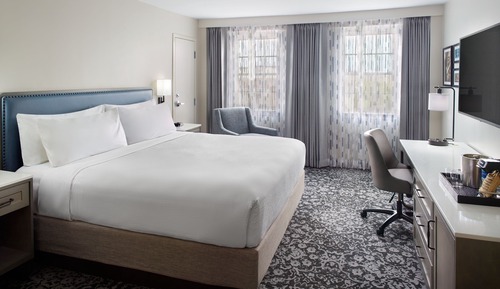 Room, 1 Queen Bed (Mobility Accessible, Roll-in Shower)
