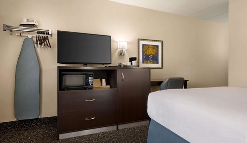 Standard Room, 1 Queen Bed