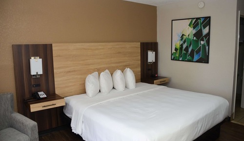 Deluxe Room, 1 Queen Bed, Accessible, Non Smoking (Mobility)