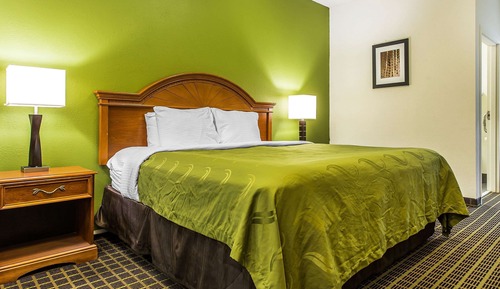 Suite, 1 King Bed, Accessible, Smoking