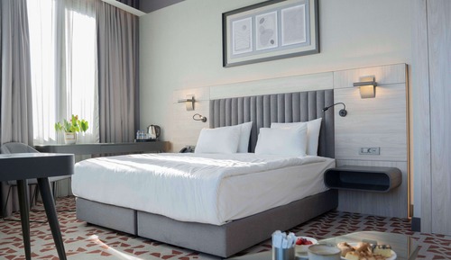 Deluxe Room, 1 King Bed, Smoking, Sea View