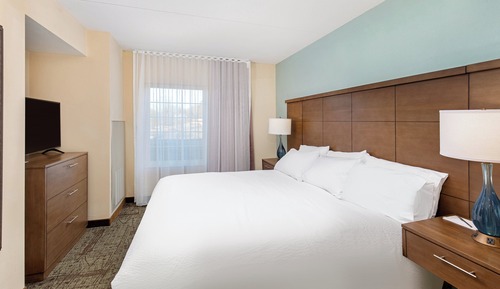 Suite, 1 King Bed, Accessible (Comms, Mobil, Access Tub)