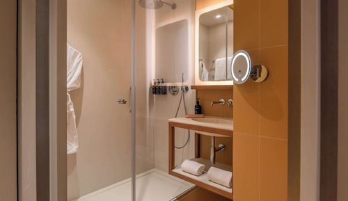 Premium Room, 1 Queen Bed