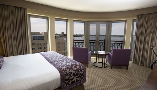 Premium Lakefront King