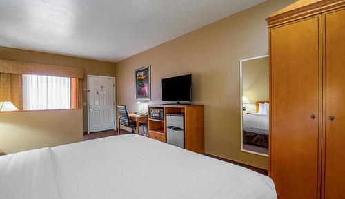 Suite, 1 King Bed with Sofa bed, Accessible, Non Smoking