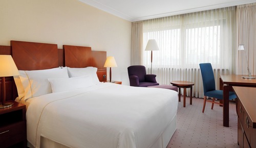 Deluxe Room, 1 King Bed, City View