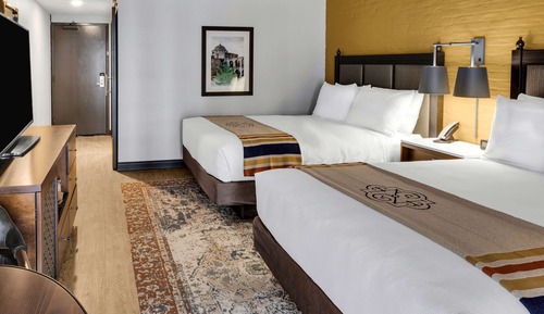 Room, 2 Queen Beds, Accessible, Bathtub