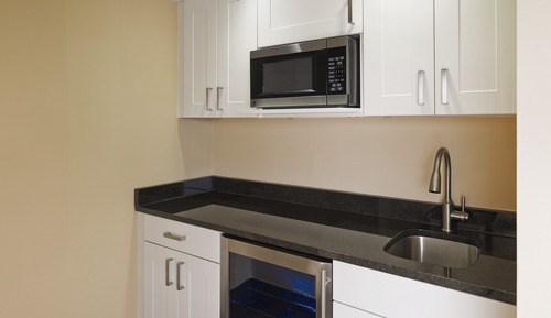 Suite, 1 King Bed, Non Smoking, City View (Corner)