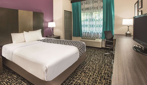 Comfort Single Room, 1 Queen Bed, Accessible, Non Smoking (Mobility/Hearing Impaired Accessible)