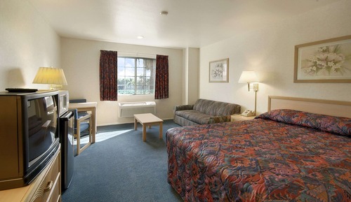 Standard Room, 1 Queen Bed
