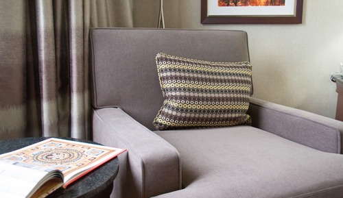 Suite, 1 King Bed, Non Smoking (2 Room, Multi-view)