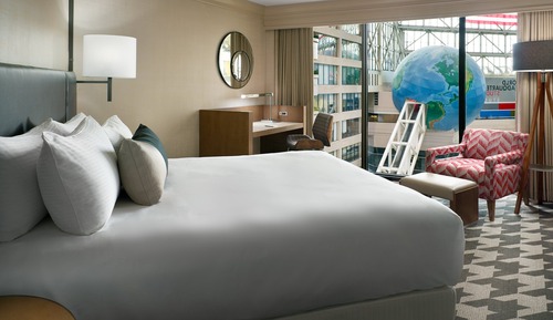 Deluxe Room, 1 King Bed, Accessible (Roll in Shower)