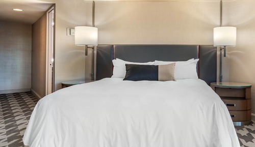 Deluxe Room, 1 King Bed