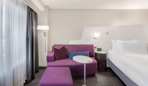 Standard Room, 1 King Bed (Lake Erie View)