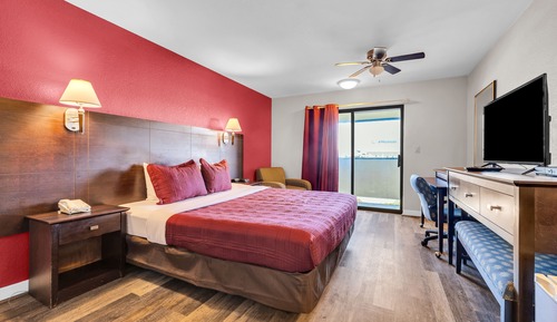 Standard Room, 1 King Bed, Balcony