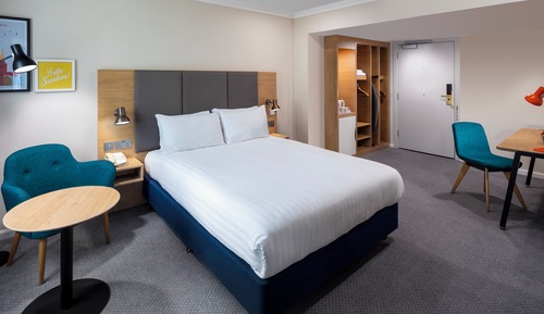 Standard Room, 1 Queen Bed, Accessible Bathtub (Walk in Shower)