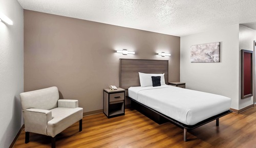 Room, 1 Queen Bed (Pet Friendly)