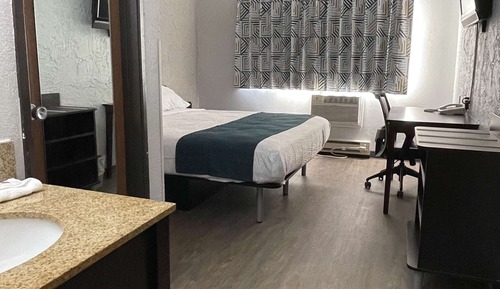 Deluxe Suite, 1 King Bed, Non Smoking, Hot Tub