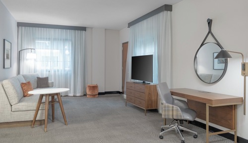 Suite, 1 Bedroom, Roll-in Shower (Communications, Roll-In Shower)