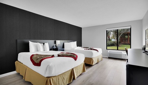 Deluxe Room, 2 Queen Beds, Non Smoking
