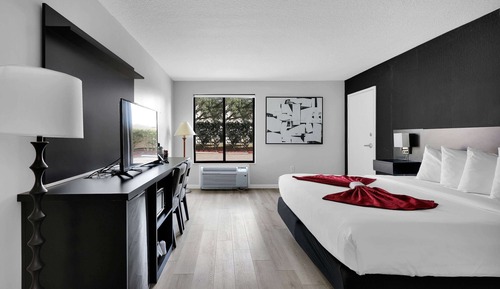 Deluxe Room, 1 King Bed, Non Smoking