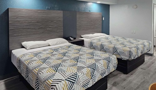 Standard Room, 2 Queen Beds, Smoking