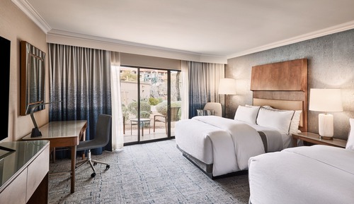 Deluxe Room, 2 Queen Beds, Pool View